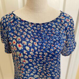 CABI blue floral short sleeve shirt, crossover button back, sz S